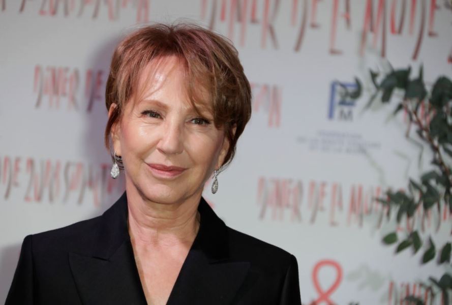 De retour sur Instagram, Nathalie Baye publie une photo inédite de Laura Smet et Johnny