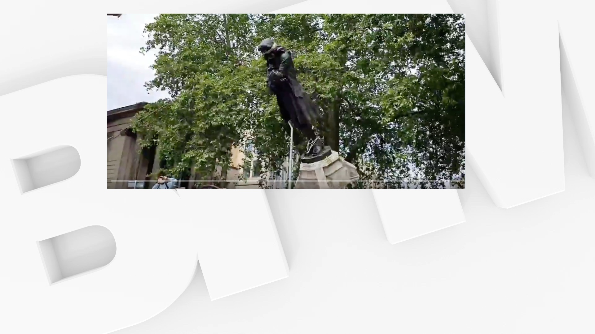 À Bristol, la statue d'un marchand d'esclaves déboulonnée va être déplacée au musée